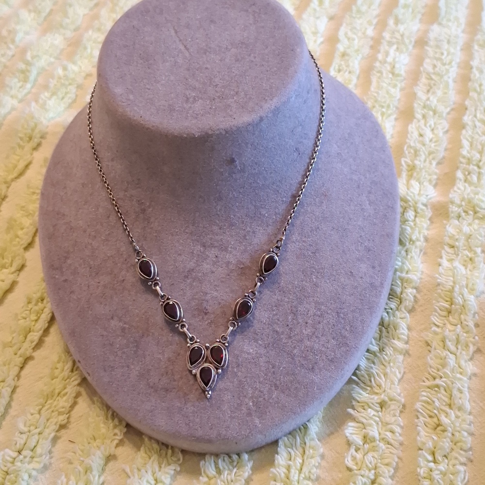 Vintage sterling silver garnet festoon drop garnet neclace. S hook clousure